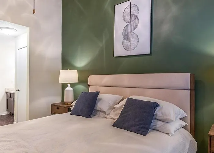 Apartment Landing - Modern With Amazing Amenities *