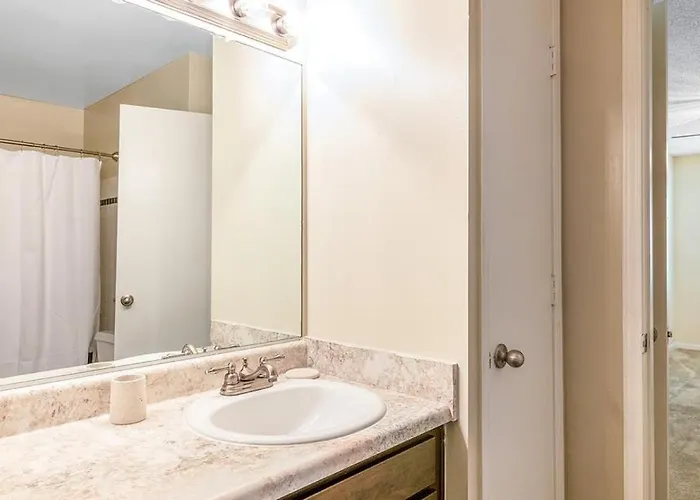 Apartment Landing - Modern With Amazing Amenities *